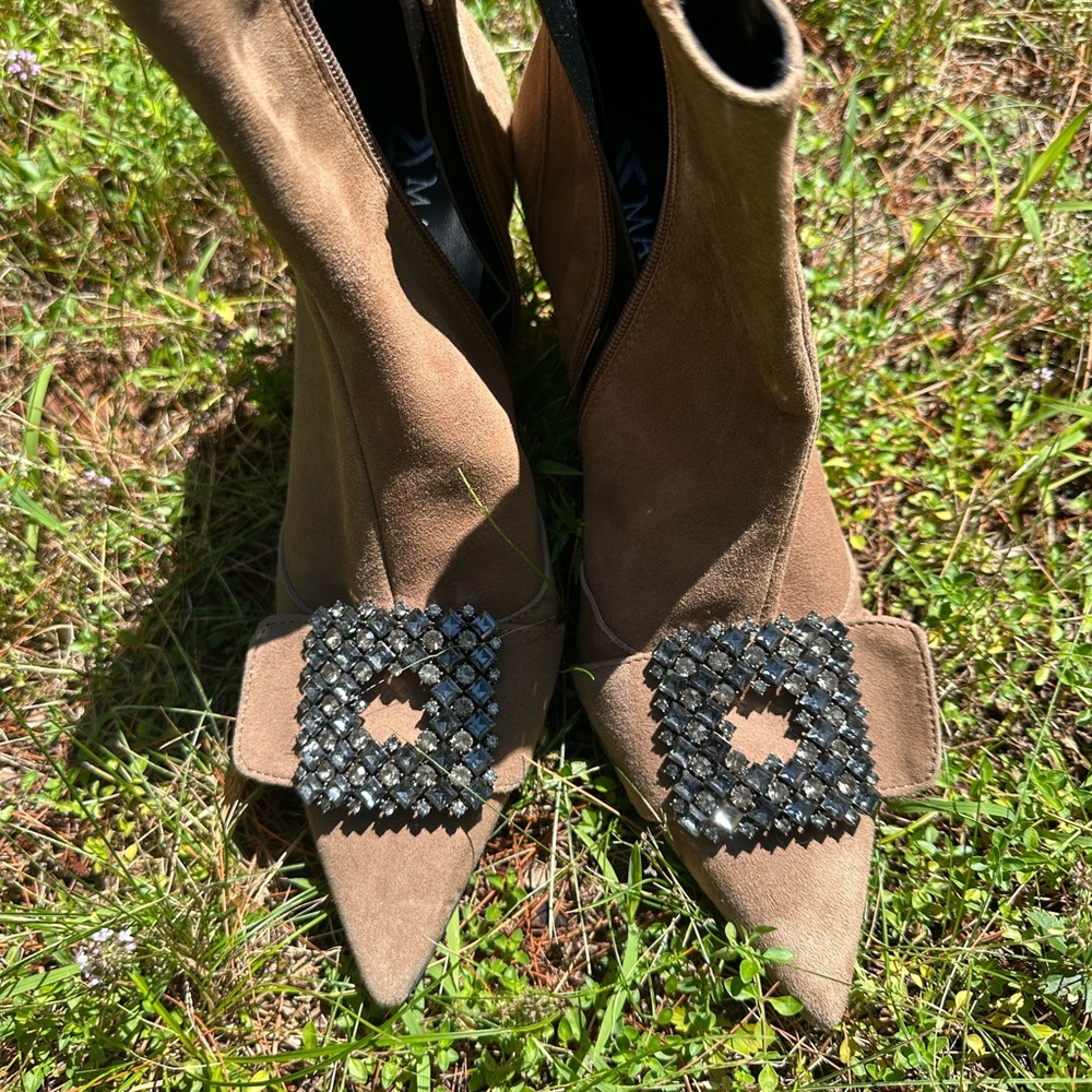 Elegant Brown Suede Women's Shoes with Embellished Buckle